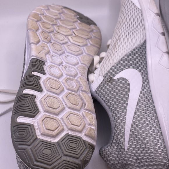 Nike White sneaker tennis shoe size 6.5 - Picture 9 of 10